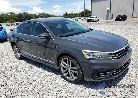 2017 Volkswagen Passat R-Line z USA, uszkodzony, nr VIN 1VWDT7A35HC040608